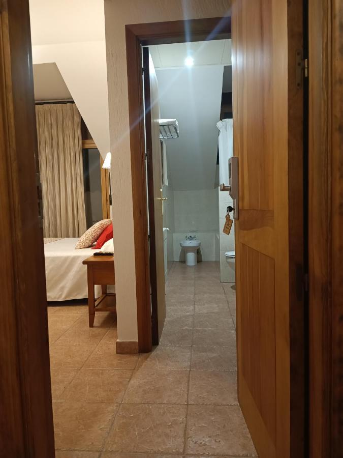 Hostal Decerca Prádena الغرفة الصورة