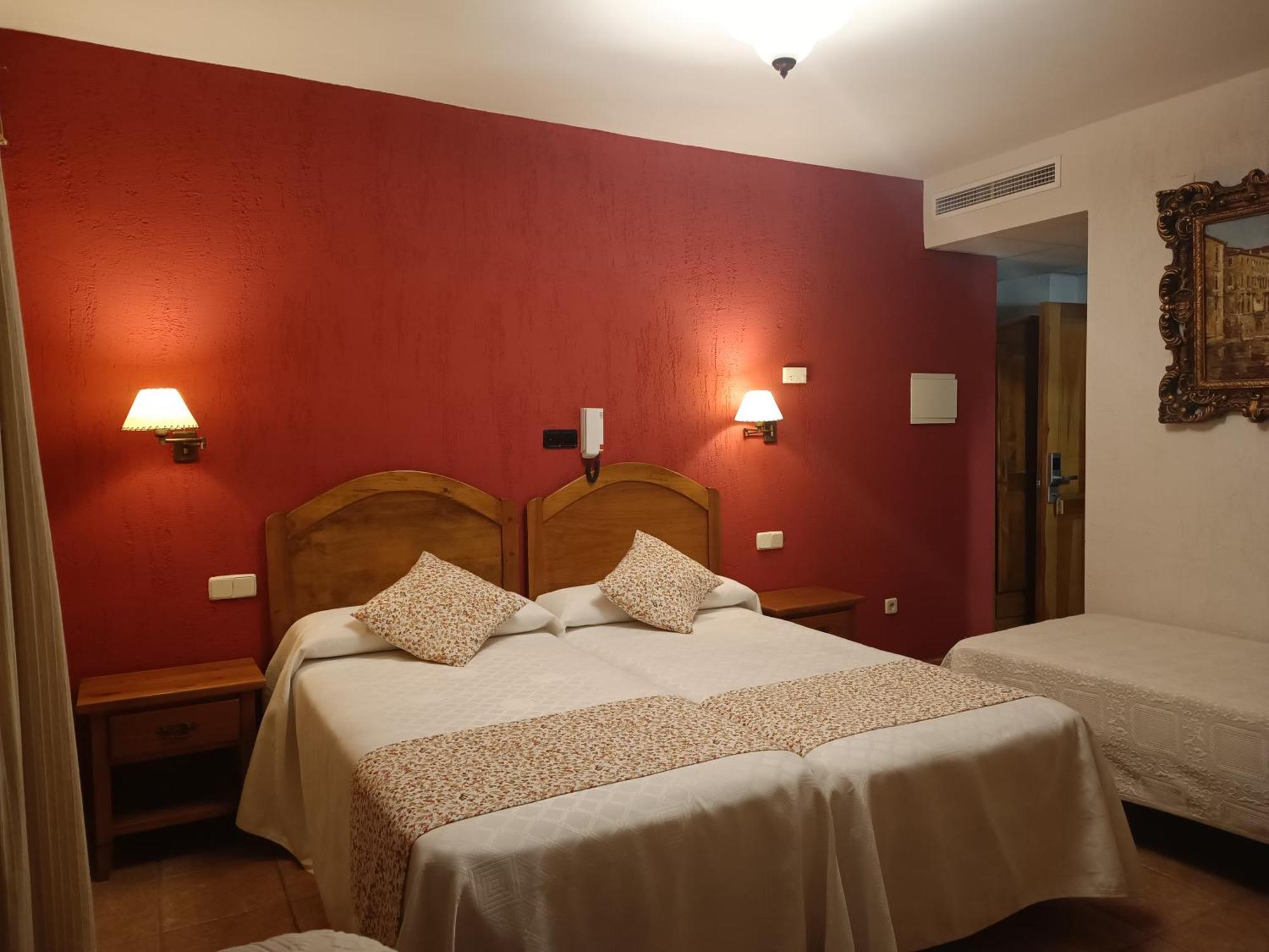Hostal Decerca Prádena الغرفة الصورة
