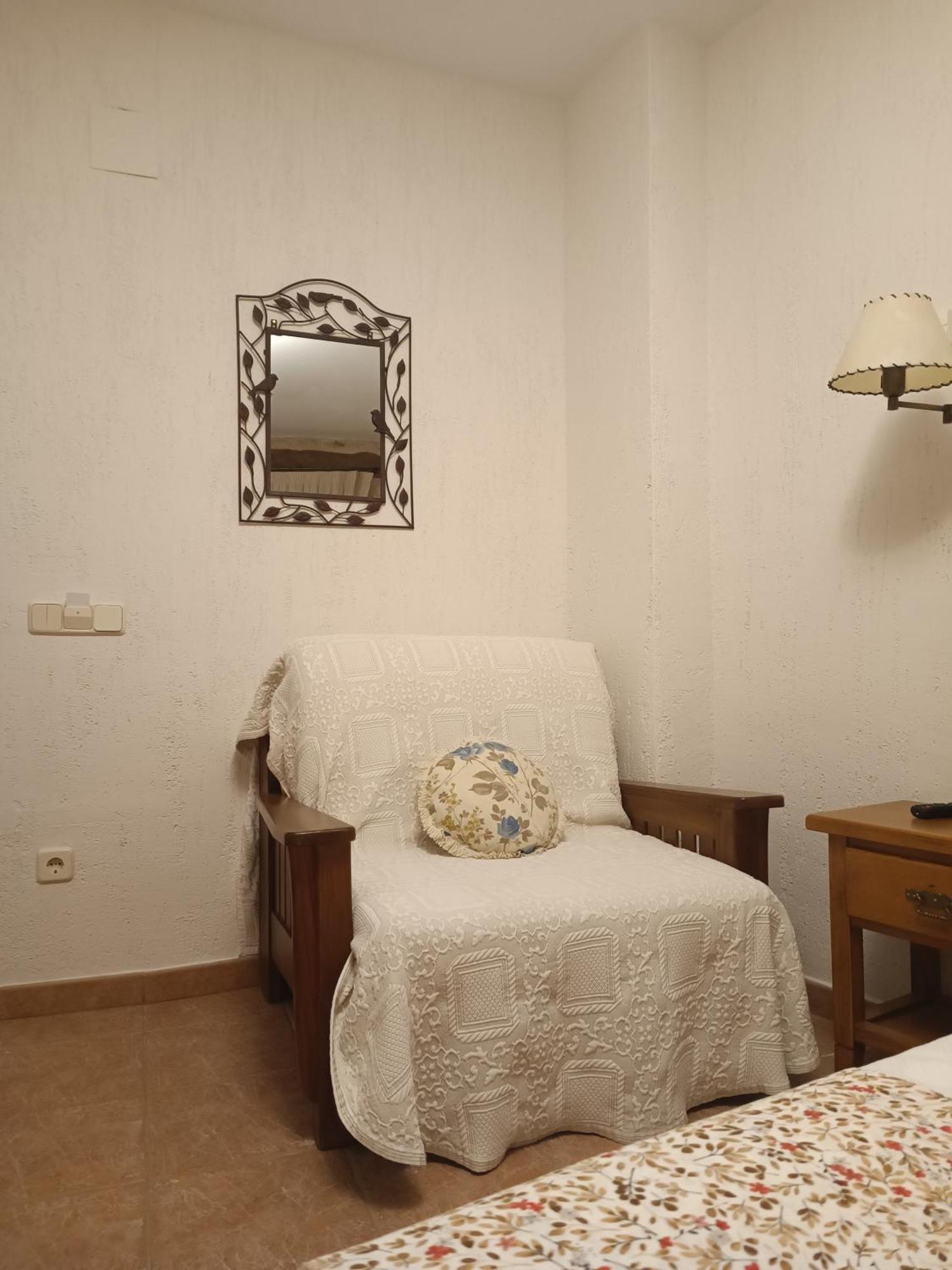 Hostal Decerca Prádena الغرفة الصورة